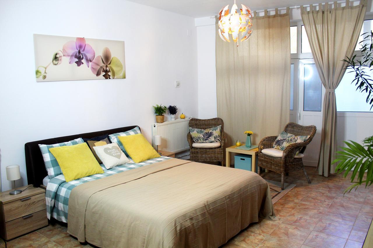Collosal Studio Bucureşti Ngoại thất bức ảnh